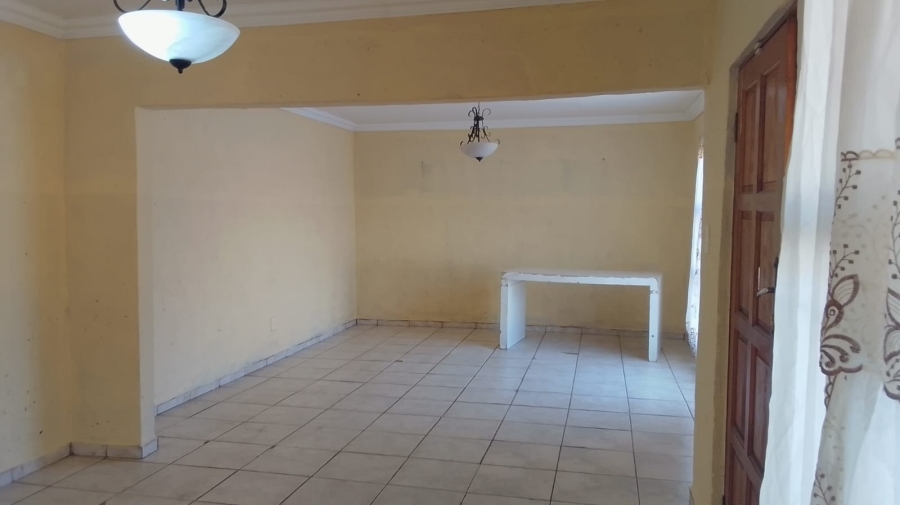 To Let 4 Bedroom Property for Rent in Geelhoutpark North West